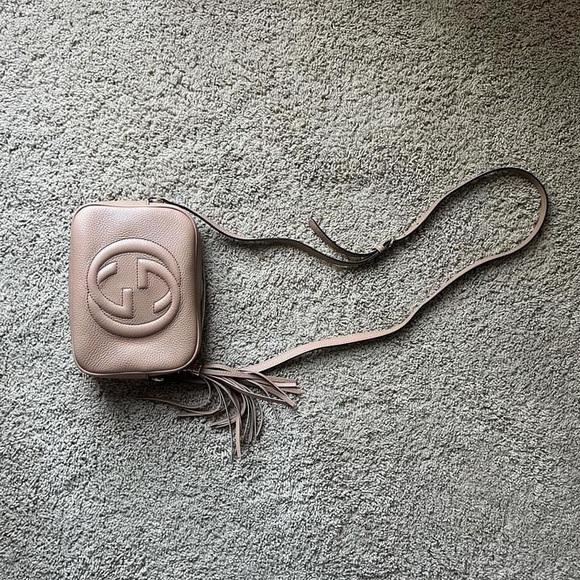 Pebbled Calfskin Small Soho Disco Bag Tan

Used, Excellent Condition - Picture 4 of 7